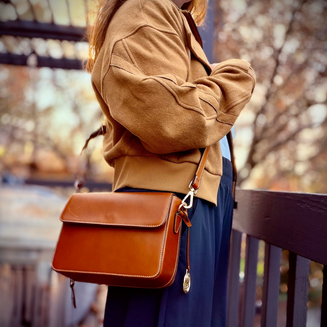 S&W Essential Crossbody | Gun Goddess - GunGoddess.com