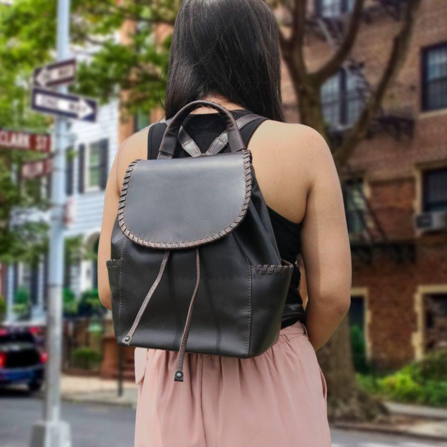 Convertible Hobo/Crossbody Style Black/Tan Purse W/ Holster